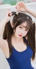 微胖型可爱可爱女生兰幼金紧身衣死库水泳池戏水玩泡泡气质超高清写真照