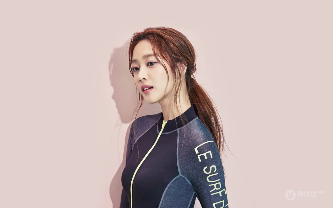 清秀好看，穿潜水服的韩国美女超清电脑壁纸