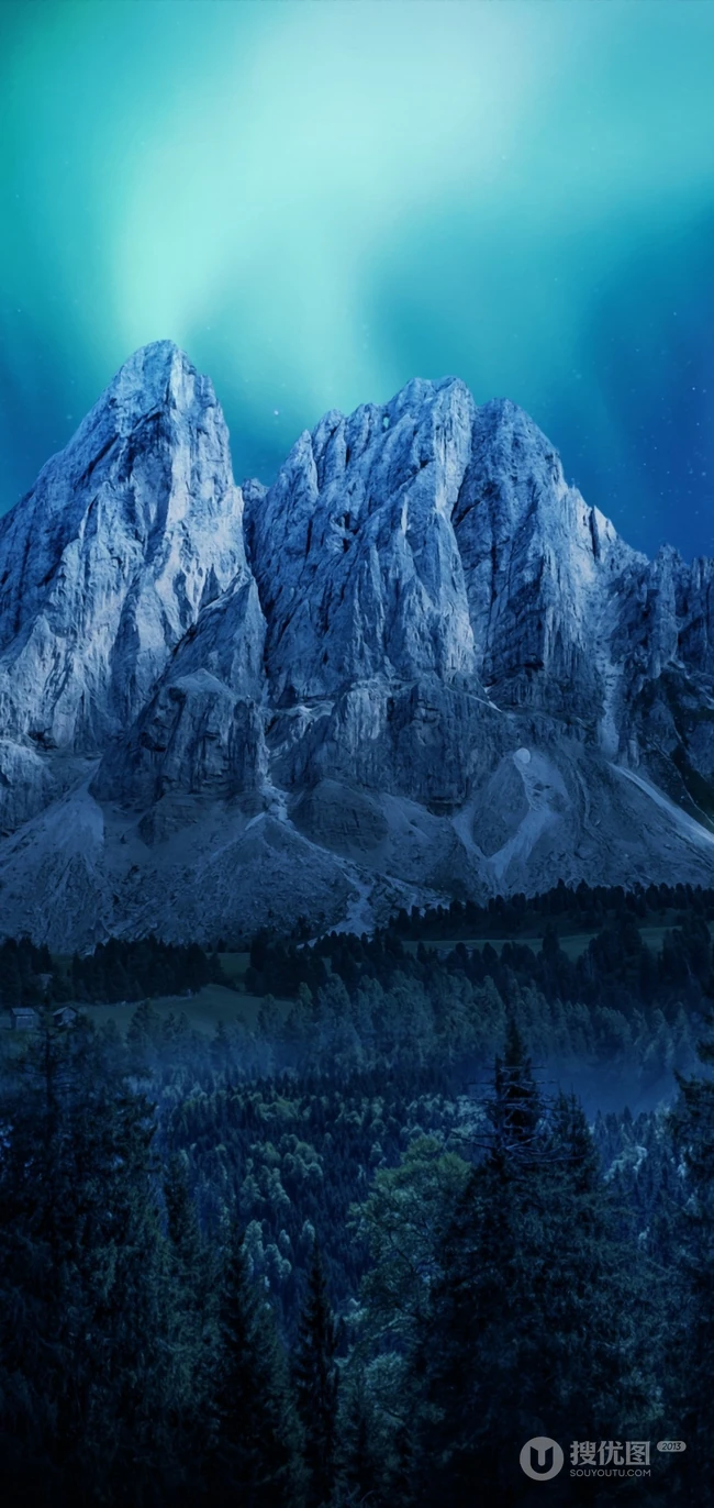 青色极光下的冰山美景，此景着实不常见啊！