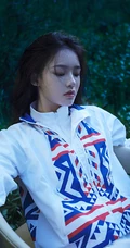林允尝试不同服饰，场景登暗黑风格杂志写真，酷美，梦幻，美感十足