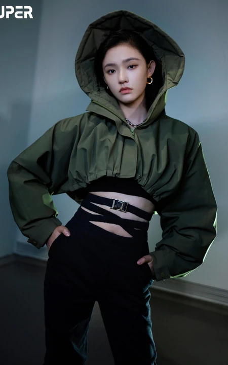 林允尝试不同服饰，场景登暗黑风格杂志写真，酷美，梦幻，美感十足