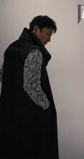涂松岩最新昕薇杂志写真，休闲西装搭配牛仔裤魅力十足
