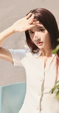硬糖少女303女生成员刘些宁清新连衫白裙街拍美照