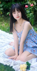 清纯甜美印花肩带长裙女生手拿雨伞超美户外清新写真照