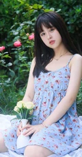 清纯甜美印花肩带长裙女生手拿雨伞超美户外清新写真照