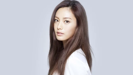 长发素颜，长的很好看的美女桌面壁纸下载