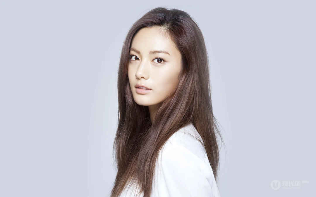长发素颜，长的很好看的美女桌面壁纸下载