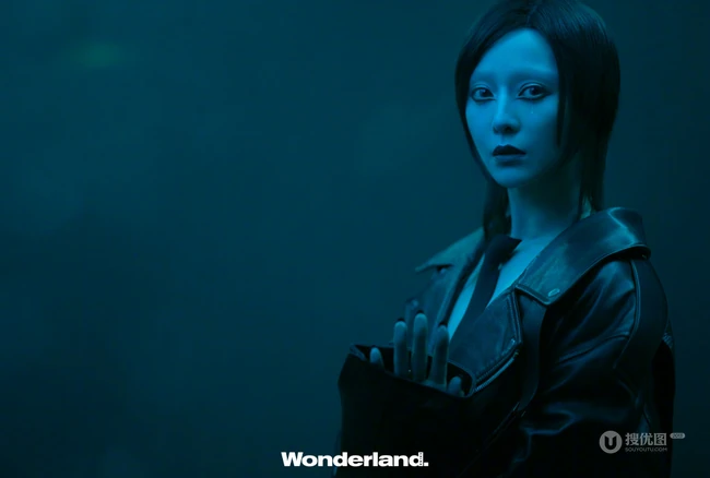 范冰冰化身女生机器人未来科技感十足杂志写真图片