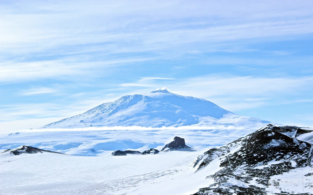 让人心旷神怡的雪山壁纸套图，白茫茫的雪山太美了
