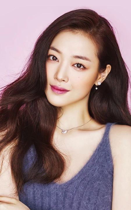 长卷发气质美女高清近照人像手机壁纸图片