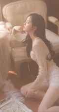 身材脸蛋都好完美的精选蕾丝衣短裤大长腿女生温婉沙发写真大图
