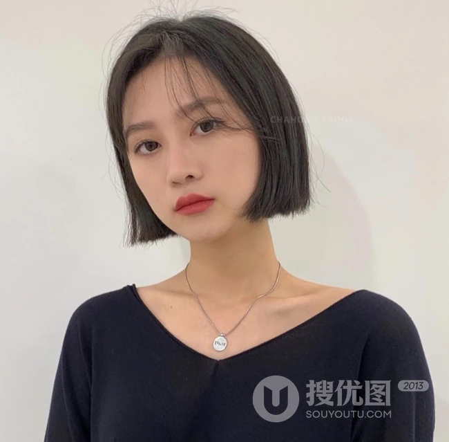 只到下巴的女生齐刘海短发发型，简简单单，可是却很耐看哦 第11张