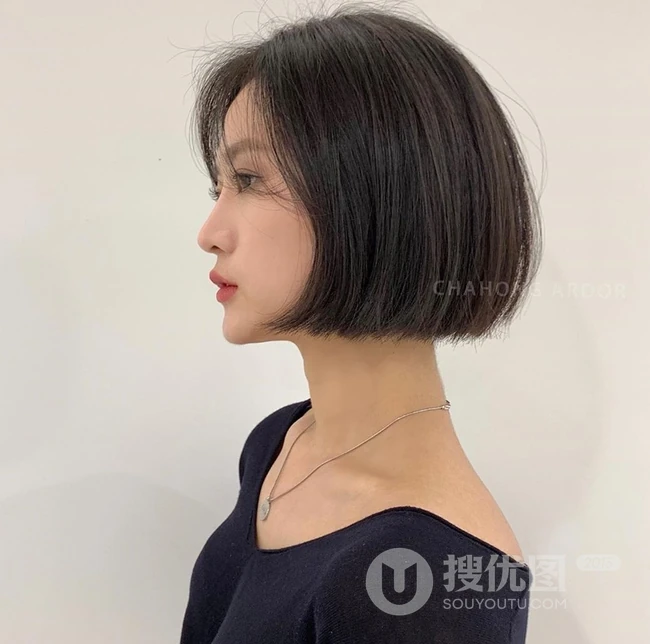只到下巴的女生齐刘海短发发型，简简单单，可是却很耐看哦 第7张