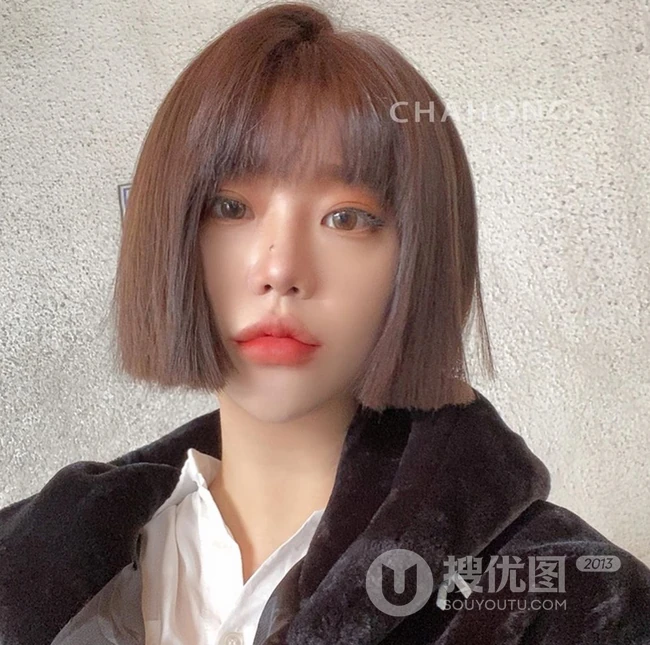 只到下巴的女生齐刘海短发发型，简简单单，可是却很耐看哦 第16张