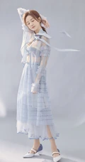 郑合惠子蓝色清爽透明长裙美丽仙气写真照片