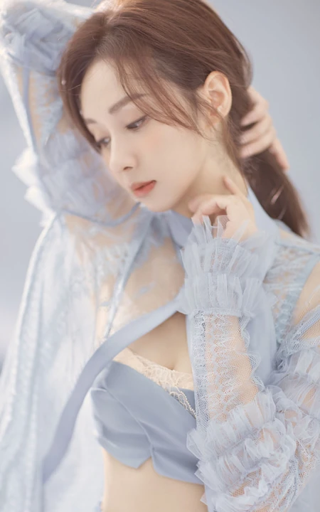 郑合惠子蓝色清爽透明长裙美丽仙气写真照片