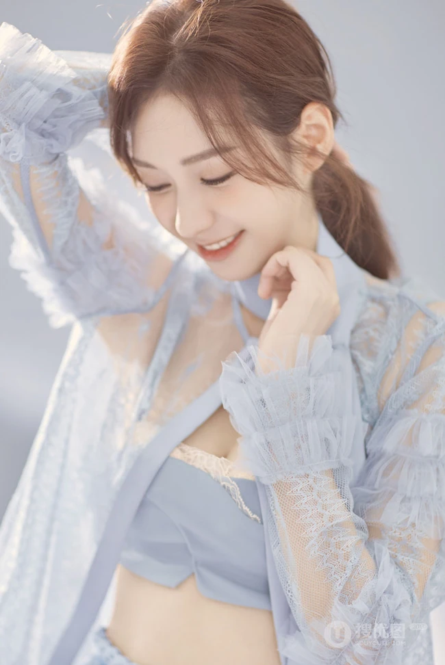 郑合惠子蓝色清爽透明长裙美丽仙气写真照片