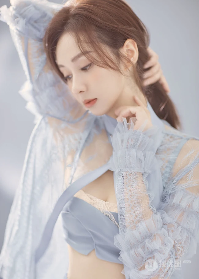 郑合惠子蓝色清爽透明长裙美丽仙气写真照片