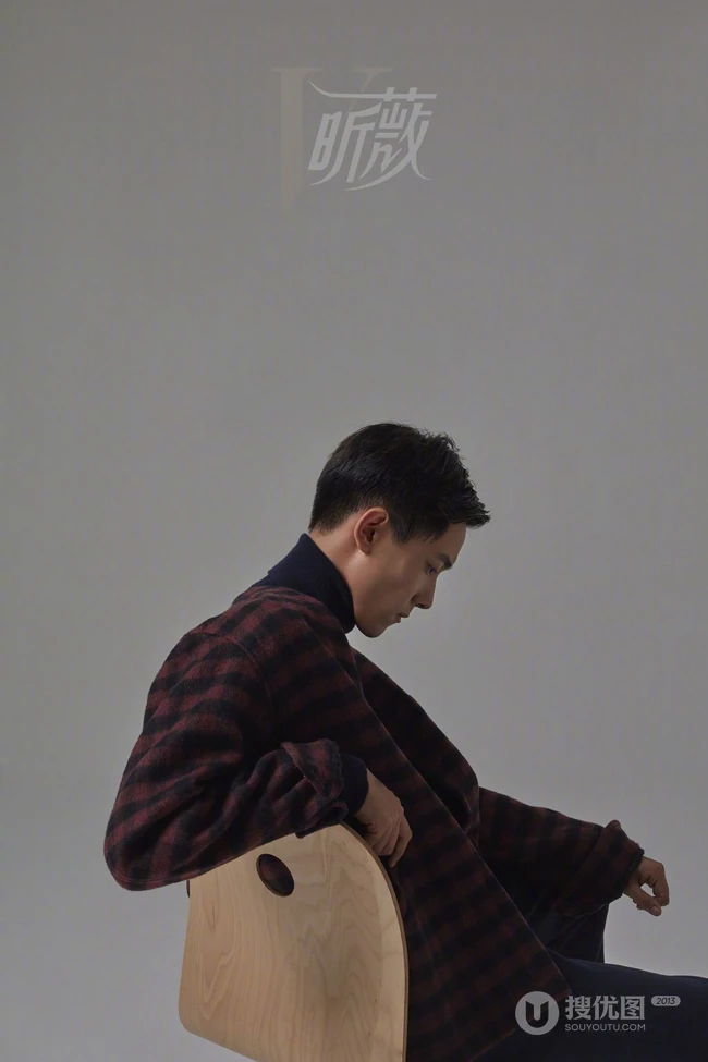 晏紫东帅气黑白格调写真登昕薇九月刊图片
