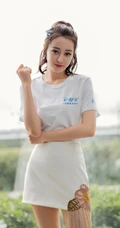迪丽热巴清新清新白色T恤紧身短裙超美品牌代言写真照片