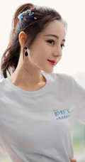 迪丽热巴清新清新白色T恤紧身短裙超美品牌代言写真照片