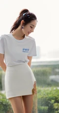 迪丽热巴清新清新白色T恤紧身短裙超美品牌代言写真照片