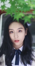 葛施敏学院风穿着清新清新白衫短裙户外写真