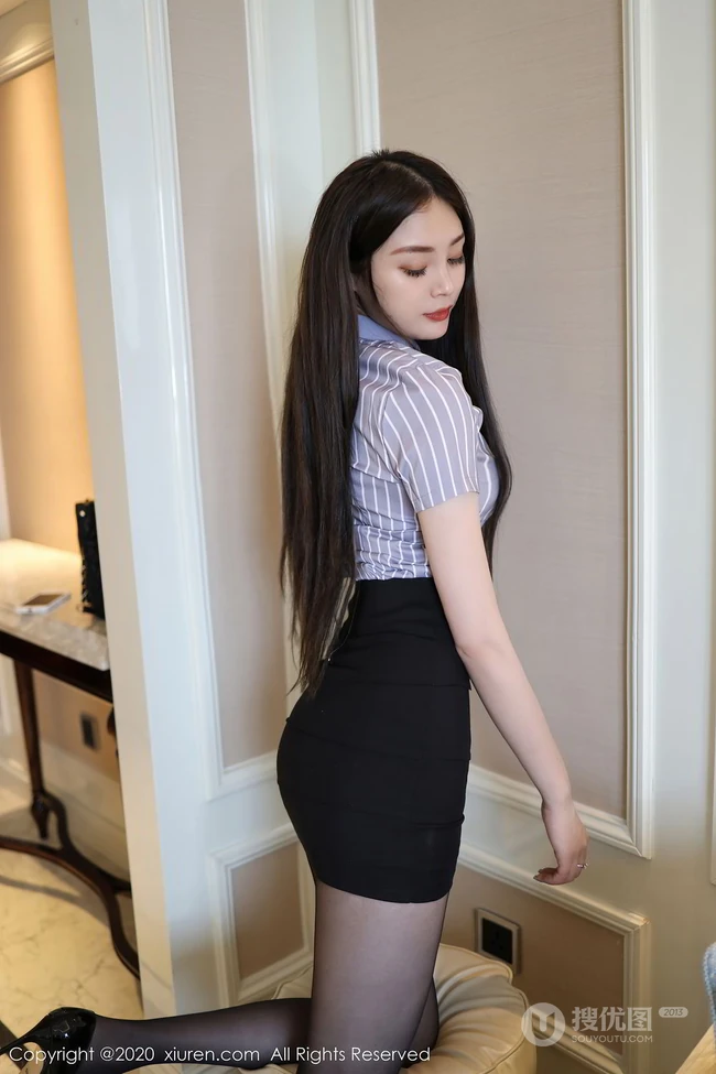 职业装短裙深袜袜高跟气质女生樱花Elsa带剧情酒店写真图片