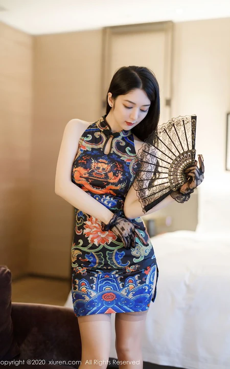 古典手绣韵味旗袍装肉袜装气质女生Angela小热巴手拿小扇气质写真