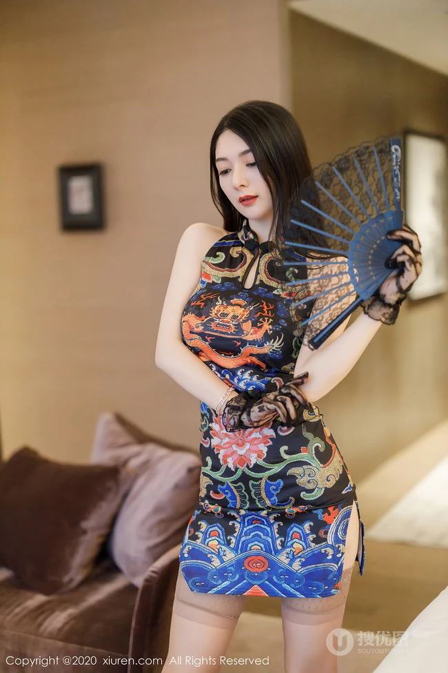 古典手绣韵味旗袍装肉袜装气质女生Angela小热巴手拿小扇气质写真