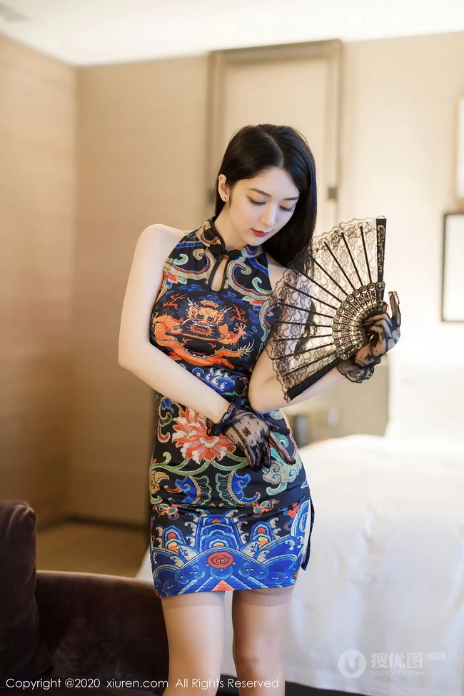 古典手绣韵味旗袍装肉袜装气质女生Angela小热巴手拿小扇气质写真
