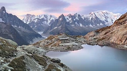 有山，有雪，有湖，才能构成这最美的一幅风景