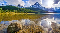 青山绿水万物复苏，很美的山水风景摄影高清壁纸