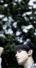 郭俊辰化身森系小王子，头戴字母贝雷帽时尚复古高清黑白写真