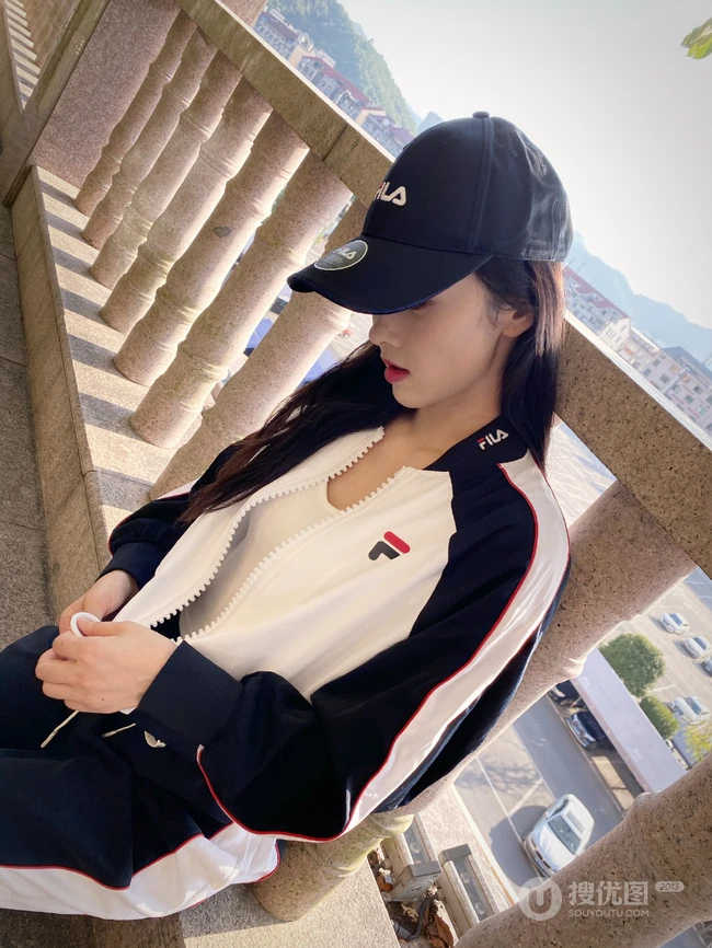 女生宣璐清爽动人休闲运动风写真图片