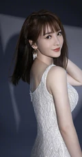 柳岩气质肩带白裙着身宛若美人鱼写真图片