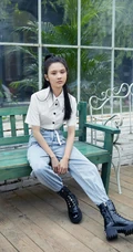 张慧雯学院风白衫牛仔裤写真，活动照片