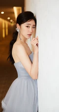 张月气质礼裙轻纱蓝裙甜美写真图片