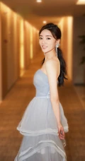 张月气质礼裙轻纱蓝裙甜美写真图片