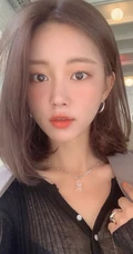 外型甜美，身材超气质的俏丽短发韩国网拍少女自拍，生活照图片集