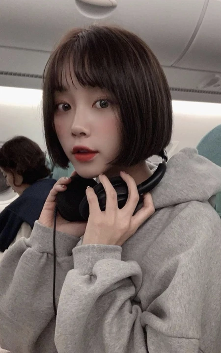外型甜美，身材超气质的俏丽短发韩国网拍少女自拍，生活照图片集