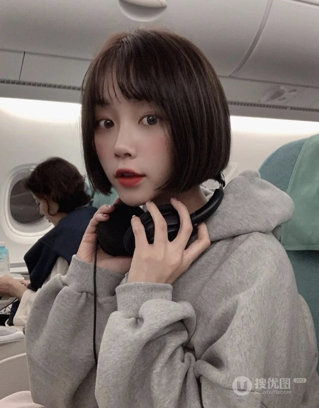 外型甜美，身材超气质的俏丽短发韩国网拍少女自拍，生活照图片集