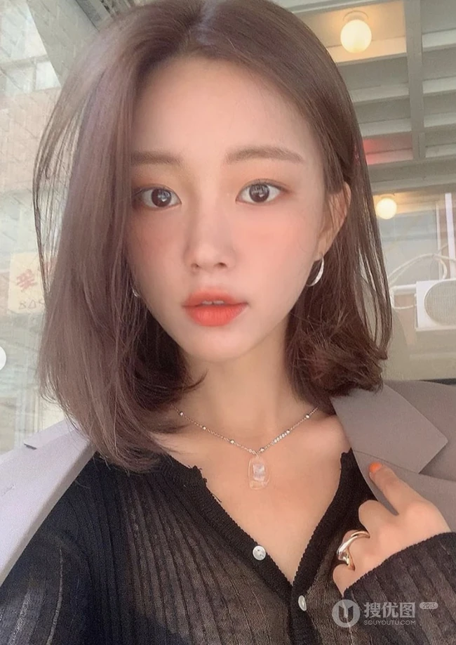 外型甜美，身材超气质的俏丽短发韩国网拍少女自拍，生活照图片集