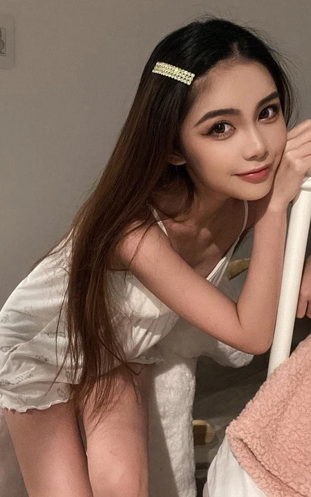 可气质，可温柔，可亮眼的气质混血女生模特Cammi生活照片图集