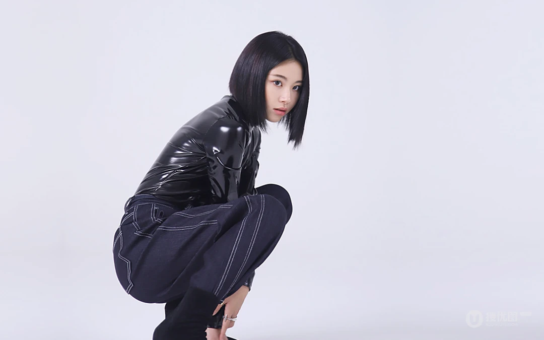 长得很好看的韩国女生以七彩纯色为背景的高清摄影电脑壁纸