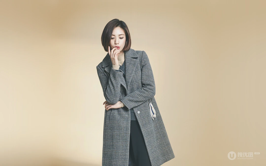 长得很好看的韩国女生以七彩纯色为背景的高清摄影电脑壁纸