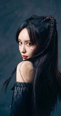 孟子义双马尾带小辫发型酷帅写真照