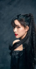 孟子义双马尾带小辫发型酷帅写真照