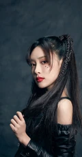 孟子义双马尾带小辫发型酷帅写真照