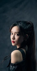 孟子义双马尾带小辫发型酷帅写真照